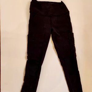 ALO BLACK CARGO LEGGINGS WITH POCKETS SIZE SMALL